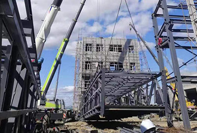 快馬加鞭未下鞍，驚回首，離天三尺三！